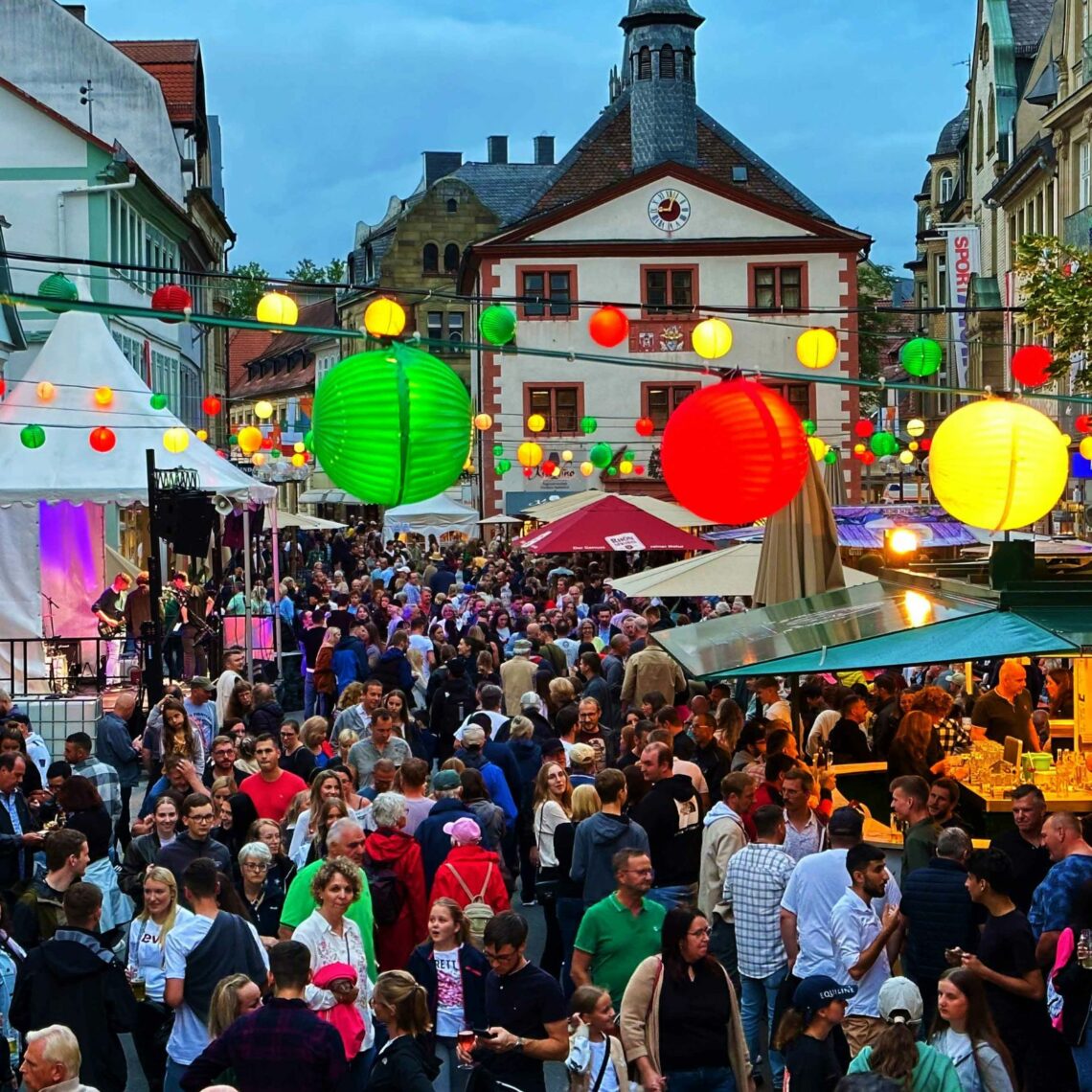 Jedes Jahr im Juli zieht das ausgelassene Historienspektakel 
Tausende von Besucher nach Bad Kissingen und man feiert die 
Wiederentdeckung der Rakoczy-Quelle im Jahr 1737. Darsteller 
verkörpern dabei die historischen Gäste der Stadt, von Otto Fürst von 
Bismarck über Theodor Fontane bis zu Zar Alexander II u.v.m.