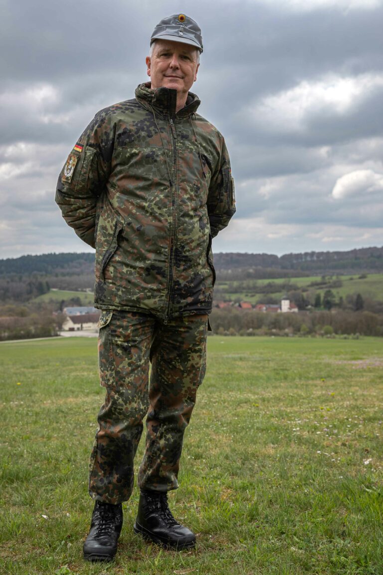 Oberst Stefan Leonhard, im Jahr 2023 der Standortälteste der ­Bundeswehr in Hammelburg. In dieser Funktion hält er unter anderem Kontakt zur regionalen Wirtschaft. Foto: Bundeswehr/Benjamin Bendig