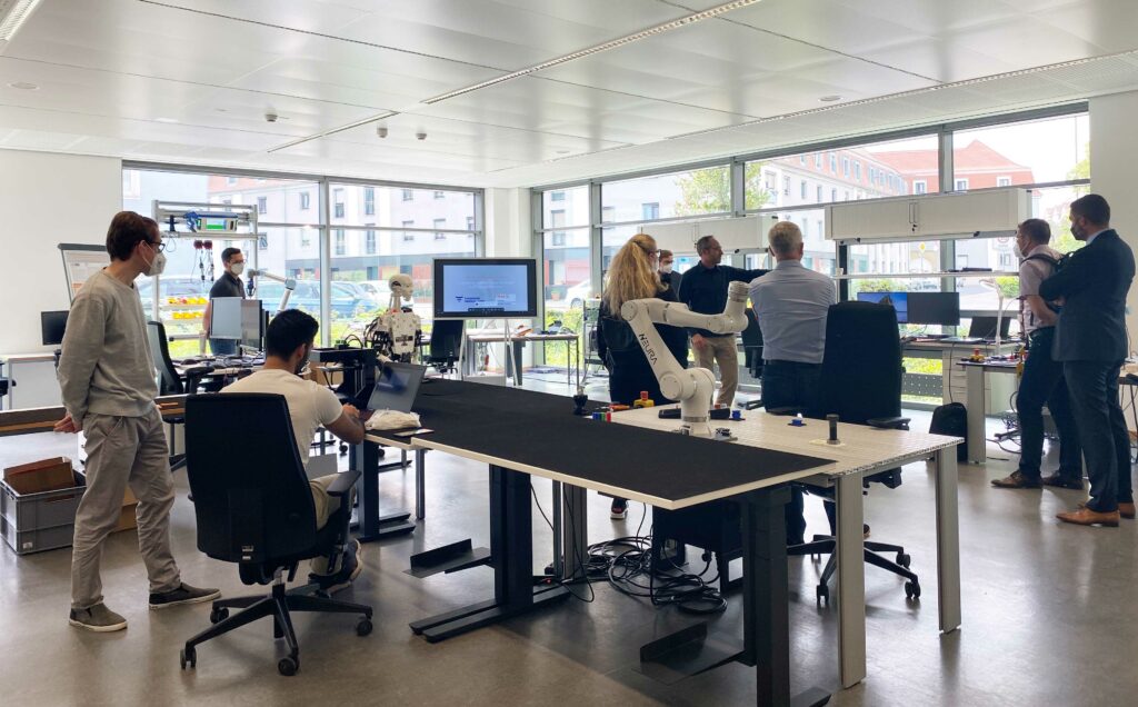 The Chamber of Industry and Commerce Industry, Technology and Research Committee on a visit to the robotics laboratory at THWS in Schweinfurt Photo: Foto: IHK Würzburg-Schweinfurt